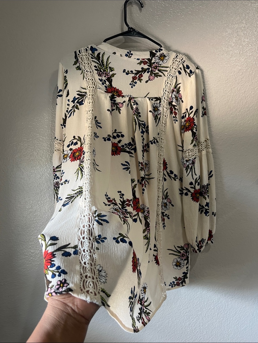 Blu Pepper Ivory Floral Lace-Trim Tunic Sz M Boho Cottage Core Flowy Vacay - Picture 8 of 8